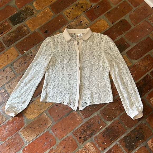 Alice Moon Lace button up top szS - Picture 5 of 11
